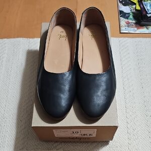 beek Black Leather Women's Flats